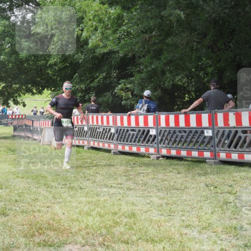 21.06.2025 - 27. Vierlanden-Triathlon KatJ http://msf.ph/oto/7995089 15.06.2025 12:44:55 Ziel 726 meine-sportfotos.de