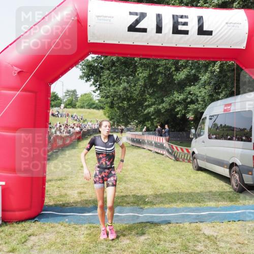 21.06.2025 - 27. Vierlanden-Triathlon MichiJ http://msf.ph/oto/7995090 15.06.2026 11:18:41 Ziel 513 meine-sportfotos.de