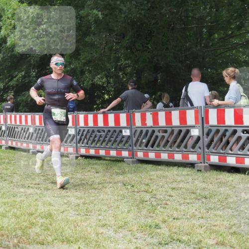21.06.2025 - 27. Vierlanden-Triathlon KatJ http://msf.ph/oto/7995107 15.06.2025 12:44:56 Ziel 726 meine-sportfotos.de