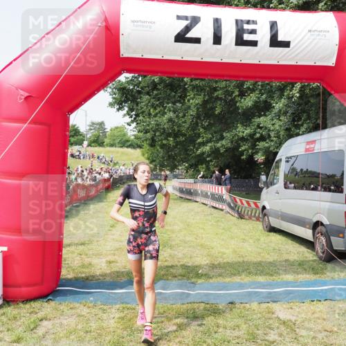 21.06.2025 - 27. Vierlanden-Triathlon MichiJ http://msf.ph/oto/7995110 15.06.2026 11:18:42 Ziel 513 meine-sportfotos.de