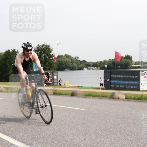 15.06.2025 - 27. Vierlanden-Triathlon H.Heesch http://msf.ph/oto/7995130 15.06.2025 11:25:25 Radfahren 68, 97, 927 meine-sportfotos.de