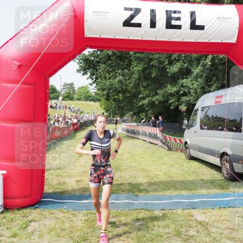 21.06.2025 - 27. Vierlanden-Triathlon MichiJ http://msf.ph/oto/7995132 15.06.2026 11:18:42 Ziel 513 meine-sportfotos.de