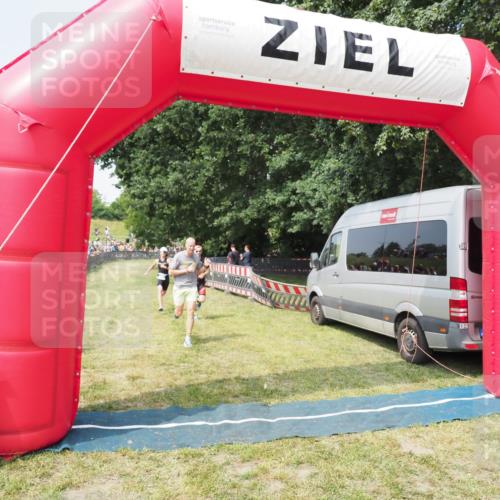 21.06.2025 - 27. Vierlanden-Triathlon MichiJ http://msf.ph/oto/7995153 15.06.2026 11:18:51 Ziel 364, 564, 612 meine-sportfotos.de