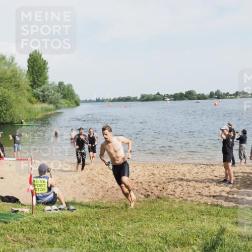 21.06.2025 - 27. Vierlanden-Triathlon MichiJ http://msf.ph/oto/7995155 15.06.2026 09:56:49 Schwimmen 258, 275, 281, 301, 320 meine-sportfotos.de