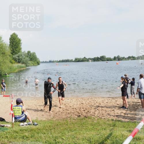 21.06.2025 - 27. Vierlanden-Triathlon MichiJ http://msf.ph/oto/7995161 15.06.2026 09:56:51 Schwimmen 258, 275, 281, 301, 325 meine-sportfotos.de