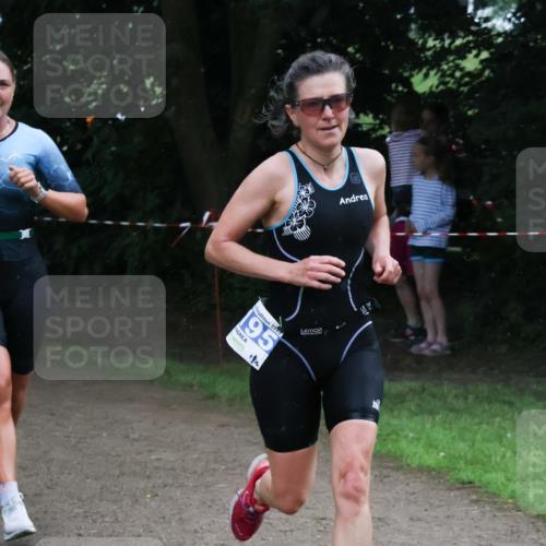 21.06.2025 - 27. Vierlanden-Triathlon Lena Gebhardt http://msf.ph/oto/7995162 15.06.2025 13:49:55 Laufen 202, 195, 4 meine-sportfotos.de