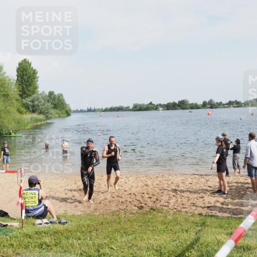 21.06.2025 - 27. Vierlanden-Triathlon MichiJ http://msf.ph/oto/7995166 15.06.2026 09:56:51 Schwimmen 258, 275, 281, 301, 325 meine-sportfotos.de