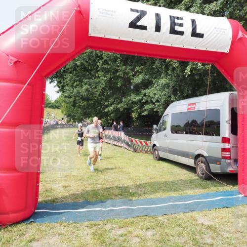 21.06.2025 - 27. Vierlanden-Triathlon MichiJ http://msf.ph/oto/7995174 15.06.2026 11:18:52 Ziel 364, 564, 612 meine-sportfotos.de