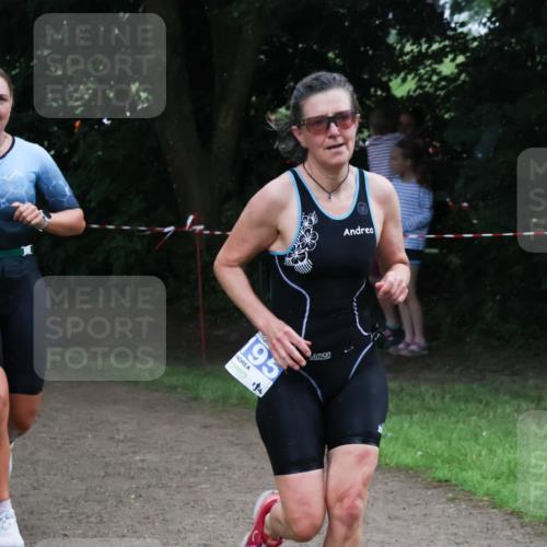 21.06.2025 - 27. Vierlanden-Triathlon Lena Gebhardt http://msf.ph/oto/7995180 15.06.2025 13:49:55 Laufen 195 meine-sportfotos.de
