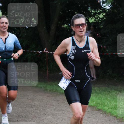 21.06.2025 - 27. Vierlanden-Triathlon Lena Gebhardt http://msf.ph/oto/7995198 15.06.2025 13:49:56 Laufen 2025, 95 meine-sportfotos.de