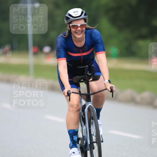 21.06.2025 - 27. Vierlanden-Triathlon H.Heesch http://msf.ph/oto/7995200 15.06.2025 12:15:10 Radfahren 702, 831, 894, 910 meine-sportfotos.de
