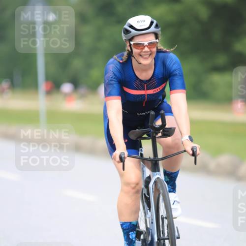 21.06.2025 - 27. Vierlanden-Triathlon H.Heesch http://msf.ph/oto/7995206 15.06.2025 12:15:10 Radfahren 702, 831, 894, 910 meine-sportfotos.de