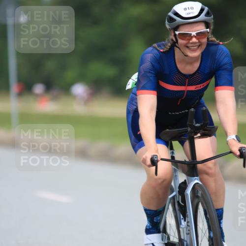 21.06.2025 - 27. Vierlanden-Triathlon H.Heesch http://msf.ph/oto/7995214 15.06.2025 12:15:10 Radfahren 702, 831, 894, 910 meine-sportfotos.de