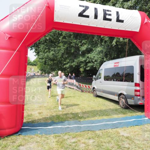 21.06.2025 - 27. Vierlanden-Triathlon MichiJ http://msf.ph/oto/7995215 15.06.2026 11:18:52 Ziel 364, 564, 612 meine-sportfotos.de