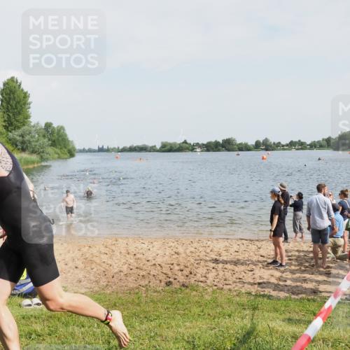 21.06.2025 - 27. Vierlanden-Triathlon MichiJ http://msf.ph/oto/7995226 15.06.2026 09:56:54 Schwimmen 258, 275, 281, 301, 325 meine-sportfotos.de