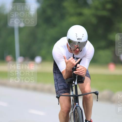 21.06.2025 - 27. Vierlanden-Triathlon H.Heesch http://msf.ph/oto/7995227 15.06.2025 12:15:14 Radfahren 643, 702, 831, 910 meine-sportfotos.de