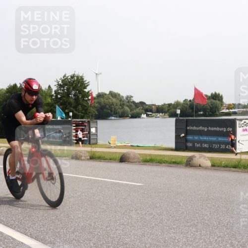 15.06.2025 - 27. Vierlanden-Triathlon H.Heesch http://msf.ph/oto/7995242 15.06.2025 11:25:31 Radfahren 68, 97, 143, 169, 233, 792, 888 meine-sportfotos.de