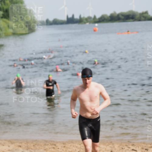 21.06.2025 - 27. Vierlanden-Triathlon MichiJ http://msf.ph/oto/7995269 15.06.2026 09:56:59 Schwimmen 258, 301, 325, 1399 meine-sportfotos.de