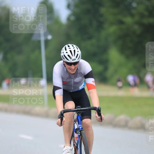 21.06.2025 - 27. Vierlanden-Triathlon H.Heesch http://msf.ph/oto/7995282 15.06.2025 12:15:23 Radfahren 643, 688, 746, 924, 1044, 1045, 1046, 1047, 1048 meine-sportfotos.de