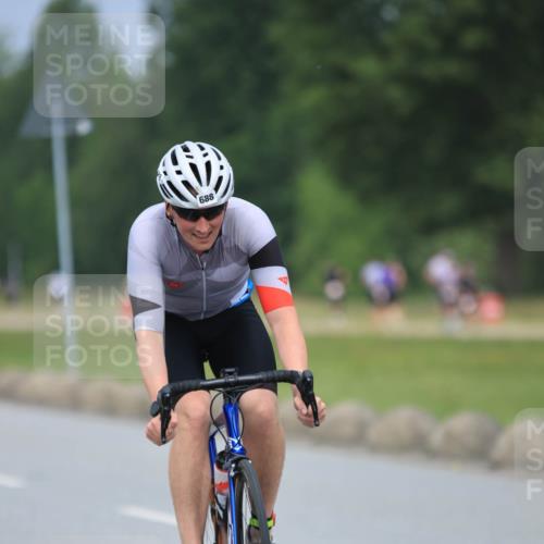21.06.2025 - 27. Vierlanden-Triathlon H.Heesch http://msf.ph/oto/7995286 15.06.2025 12:15:23 Radfahren 643, 688, 746, 924, 1044, 1045, 1046, 1047, 1048 meine-sportfotos.de