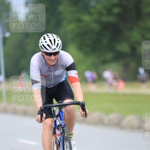 21.06.2025 - 27. Vierlanden-Triathlon H.Heesch http://msf.ph/oto/7995292 15.06.2025 12:15:23 Radfahren 643, 688, 746, 924, 1044, 1045, 1046, 1047, 1048 meine-sportfotos.de
