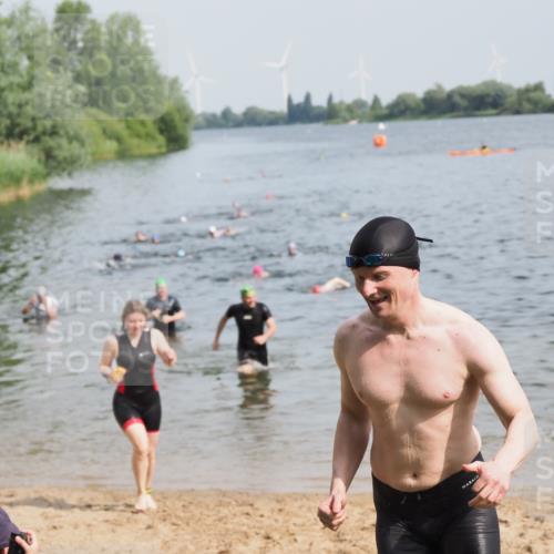 21.06.2025 - 27. Vierlanden-Triathlon MichiJ http://msf.ph/oto/7995294 15.06.2026 09:57:01 Schwimmen 325, 1399 meine-sportfotos.de