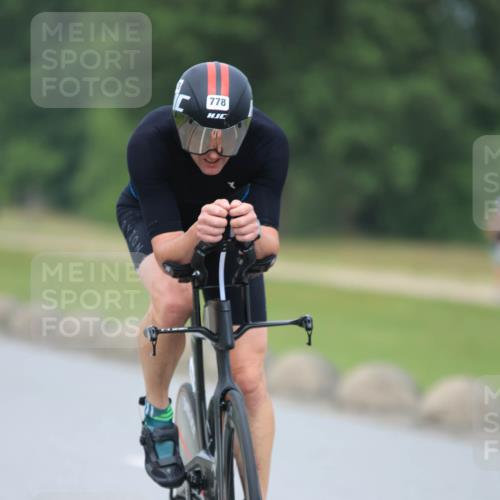 21.06.2025 - 27. Vierlanden-Triathlon H.Heesch http://msf.ph/oto/7995331 15.06.2025 12:15:54 Radfahren 778 meine-sportfotos.de