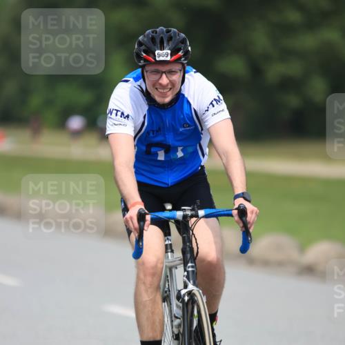 21.06.2025 - 27. Vierlanden-Triathlon H.Heesch http://msf.ph/oto/7995350 15.06.2025 12:05:22 Radfahren 931, 957, 969, 989, 990, 991, 992, 993 meine-sportfotos.de