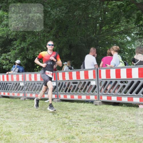 21.06.2025 - 27. Vierlanden-Triathlon KatJ http://msf.ph/oto/7995370 15.06.2025 12:46:08 Ziel 130 meine-sportfotos.de