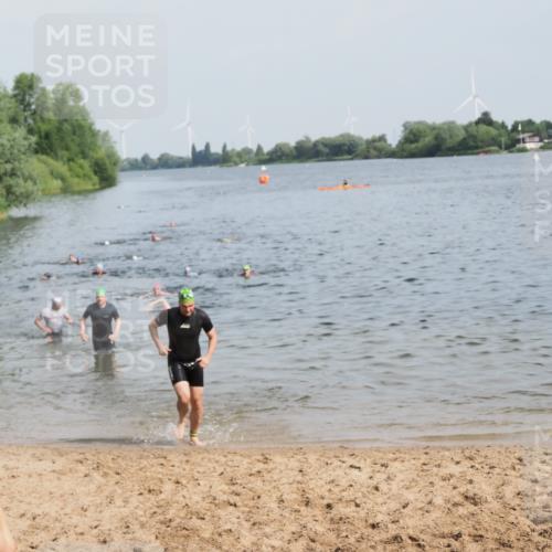 21.06.2025 - 27. Vierlanden-Triathlon MichiJ http://msf.ph/oto/7995376 15.06.2026 09:57:06 Schwimmen 263, 325, 1399 meine-sportfotos.de