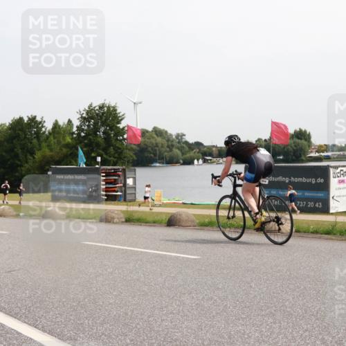 15.06.2025 - 27. Vierlanden-Triathlon H.Heesch http://msf.ph/oto/7995382 15.06.2025 11:26:19 Radfahren 18, 798, 800, 881, 911 meine-sportfotos.de