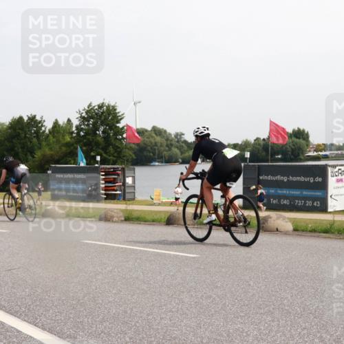 15.06.2025 - 27. Vierlanden-Triathlon H.Heesch http://msf.ph/oto/7995394 15.06.2025 11:26:20 Radfahren 18, 798, 881, 911, 978 meine-sportfotos.de