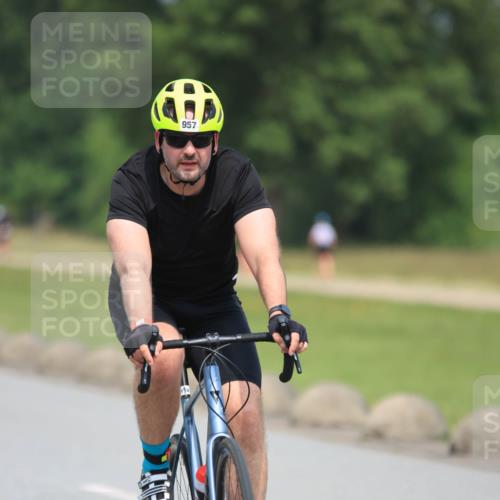 21.06.2025 - 27. Vierlanden-Triathlon H.Heesch http://msf.ph/oto/7995402 15.06.2025 12:05:28 Radfahren 891, 931, 940, 957, 989, 990, 991, 992, 993 meine-sportfotos.de