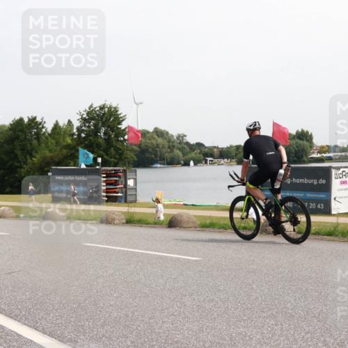 15.06.2025 - 27. Vierlanden-Triathlon H.Heesch http://msf.ph/oto/7995407 15.06.2025 11:26:31 Radfahren 151 meine-sportfotos.de