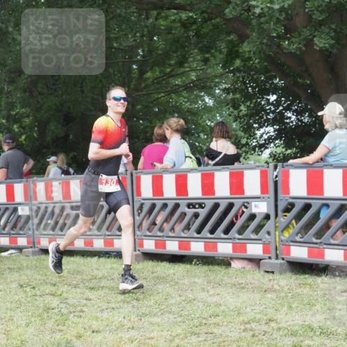 21.06.2025 - 27. Vierlanden-Triathlon KatJ http://msf.ph/oto/7995409 15.06.2025 12:46:09 Ziel 130 meine-sportfotos.de