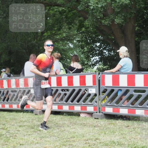 21.06.2025 - 27. Vierlanden-Triathlon KatJ http://msf.ph/oto/7995423 15.06.2025 12:46:09 Ziel 130 meine-sportfotos.de