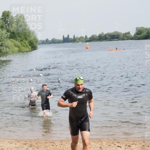 21.06.2025 - 27. Vierlanden-Triathlon MichiJ http://msf.ph/oto/7995437 15.06.2026 09:57:10 Schwimmen 263, 296, 1399 meine-sportfotos.de