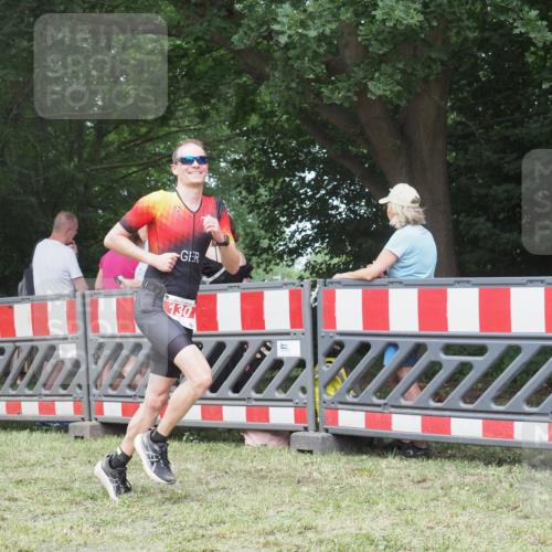 21.06.2025 - 27. Vierlanden-Triathlon KatJ http://msf.ph/oto/7995441 15.06.2025 12:46:09 Ziel 130 meine-sportfotos.de