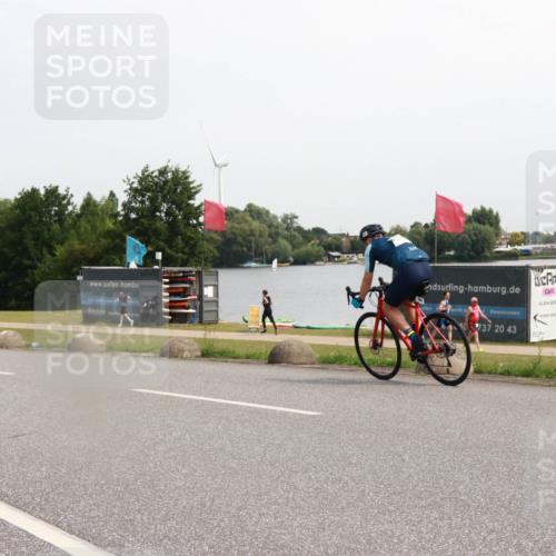 15.06.2025 - 27. Vierlanden-Triathlon H.Heesch http://msf.ph/oto/7995442 15.06.2025 11:27:00 Radfahren 964 meine-sportfotos.de