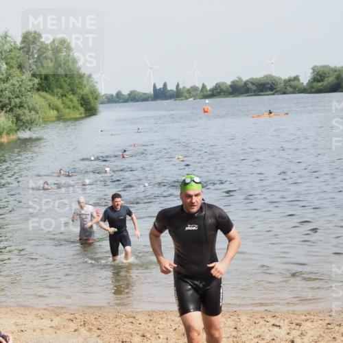 21.06.2025 - 27. Vierlanden-Triathlon MichiJ http://msf.ph/oto/7995444 15.06.2026 09:57:10 Schwimmen 263, 296, 1399 meine-sportfotos.de