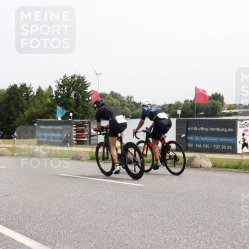 15.06.2025 - 27. Vierlanden-Triathlon H.Heesch http://msf.ph/oto/7995458 15.06.2025 11:27:02 Radfahren 964 meine-sportfotos.de
