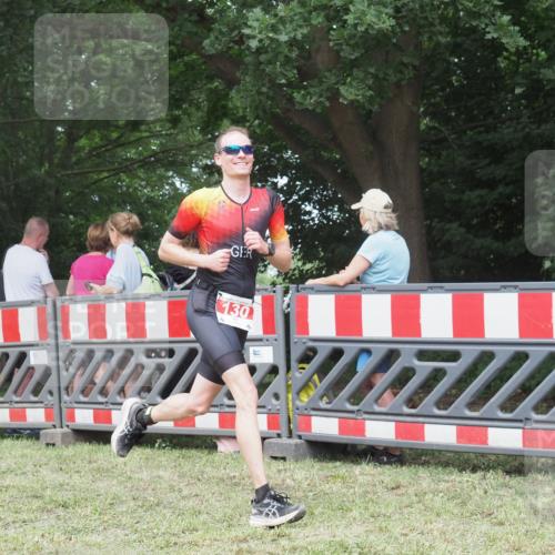 21.06.2025 - 27. Vierlanden-Triathlon KatJ http://msf.ph/oto/7995459 15.06.2025 12:46:09 Ziel 130 meine-sportfotos.de