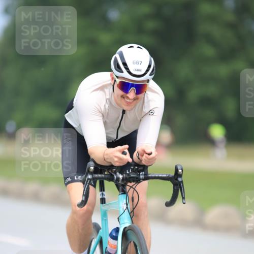 21.06.2025 - 27. Vierlanden-Triathlon H.Heesch http://msf.ph/oto/7995460 15.06.2025 12:16:57 Radfahren 667, 691, 817, 923 meine-sportfotos.de