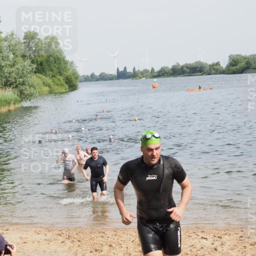 21.06.2025 - 27. Vierlanden-Triathlon MichiJ http://msf.ph/oto/7995468 15.06.2026 09:57:11 Schwimmen 263, 296, 343, 1399 meine-sportfotos.de