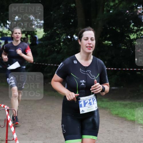 21.06.2025 - 27. Vierlanden-Triathlon Lena Gebhardt http://msf.ph/oto/7995474 15.06.2025 13:51:05 Laufen 1212 meine-sportfotos.de
