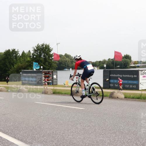 15.06.2025 - 27. Vierlanden-Triathlon H.Heesch http://msf.ph/oto/7995475 15.06.2025 11:27:06 Radfahren 908, 912, 964 meine-sportfotos.de