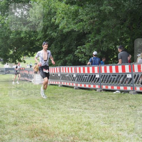 21.06.2025 - 27. Vierlanden-Triathlon KatJ http://msf.ph/oto/7995480 15.06.2025 12:46:33 Ziel 138 meine-sportfotos.de