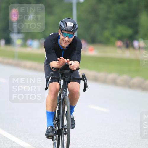 21.06.2025 - 27. Vierlanden-Triathlon H.Heesch http://msf.ph/oto/7995499 15.06.2025 12:17:07 Radfahren 641, 923, 955 meine-sportfotos.de
