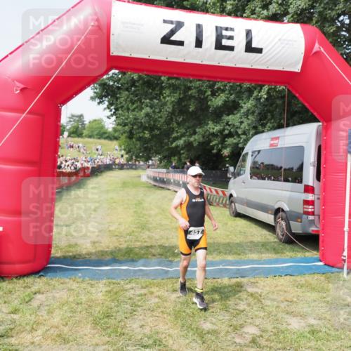 21.06.2025 - 27. Vierlanden-Triathlon MichiJ http://msf.ph/oto/7995505 15.06.2026 11:19:06 Ziel 457 meine-sportfotos.de