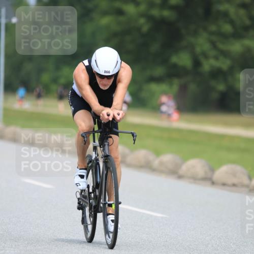 21.06.2025 - 27. Vierlanden-Triathlon H.Heesch http://msf.ph/oto/7995533 15.06.2025 12:17:27 Radfahren 723, 859, 866 meine-sportfotos.de